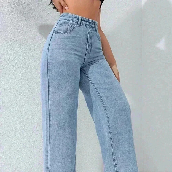 Light Wash Casual Women's Loose Fit Straight-Leg Jeans With Pockets - Picture 5 of 6